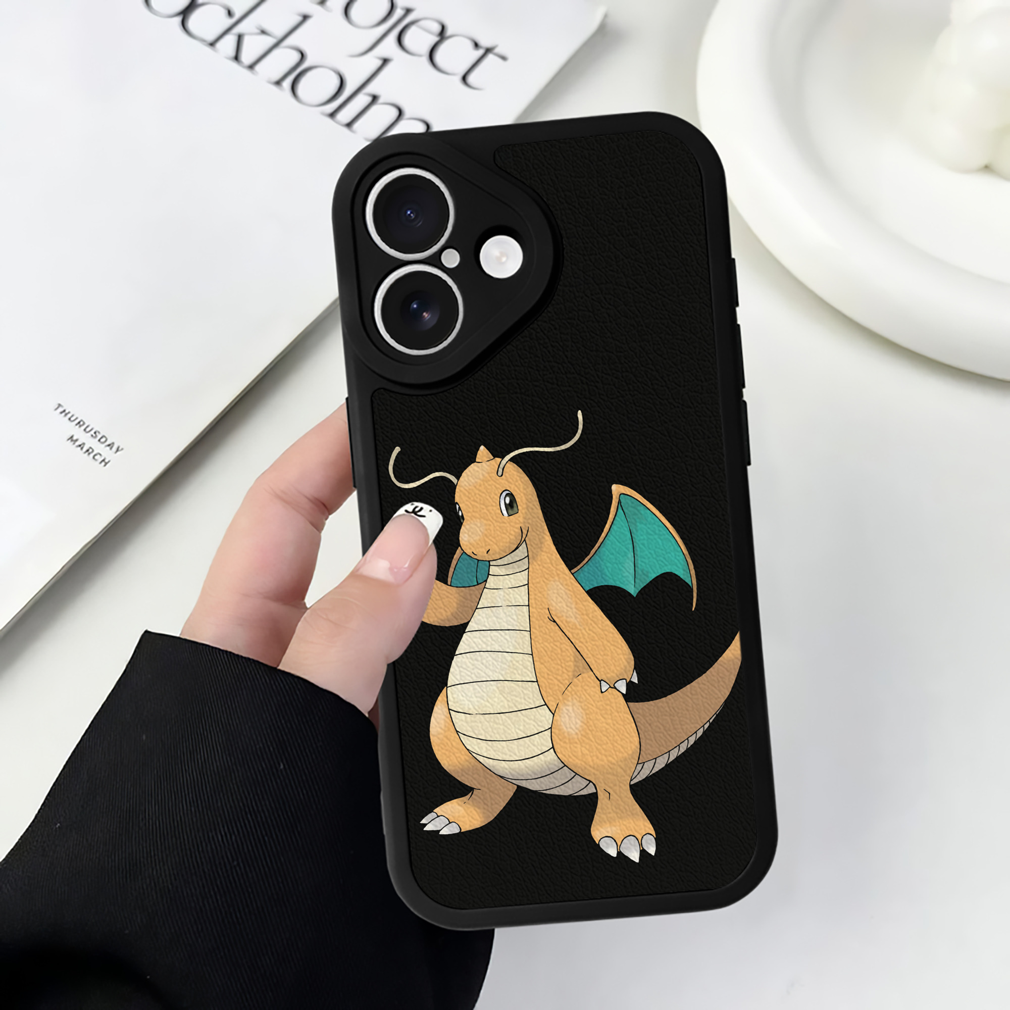 （画像用） ポケットモンスター Pokémon 【iPhone 16シリーズ対応】シリコンスマホケース（レザー調） 材質：シリコン